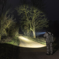 Armytek Dobermann Pro Max kalt-weiß, 3000 Lumen, 460 Meter Leuchweite